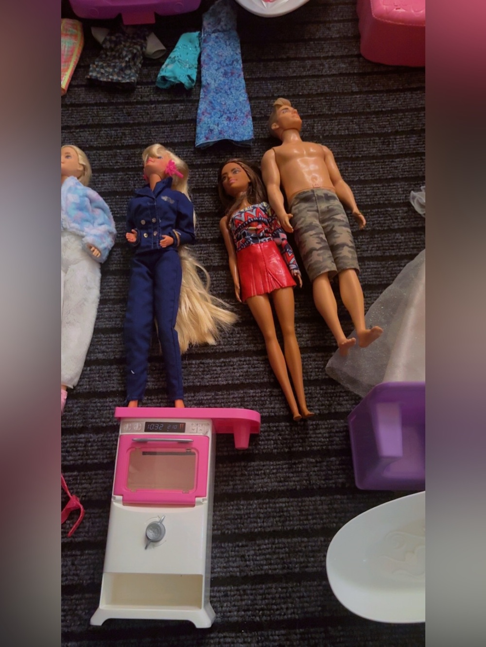 Barbie/Mattel Mixed Doll & Accessory BUNDLE with Pink, Purple and White Pieces - Picture 5 of 16